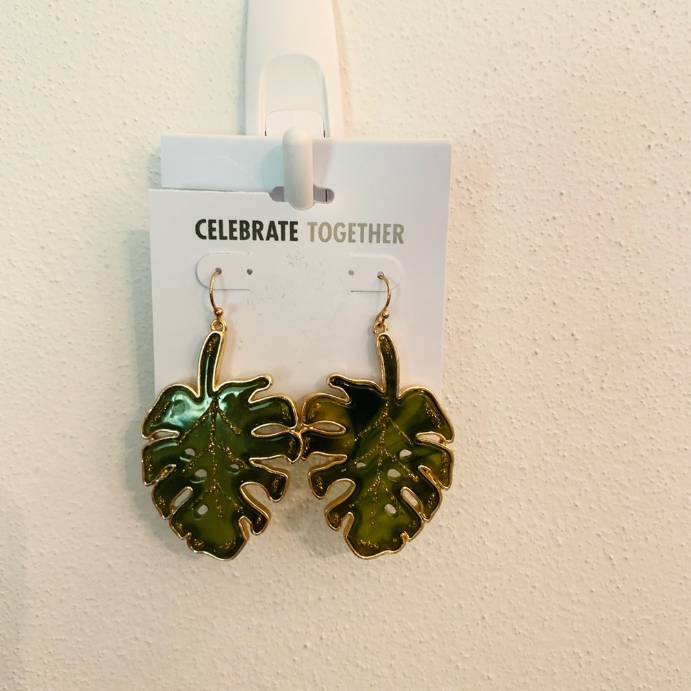 Kohl's Green and Gold Leaf Earrings